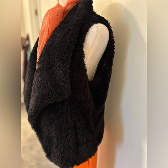 Calvin Klein Faux Fur Vest - Picture 5 of 6